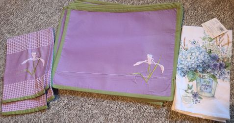 8 set Purple Iris Placemats and Kitchen Towel Set
