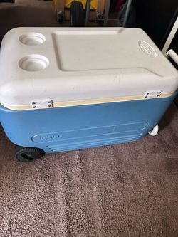 The Igloo MaxCold 60-quart wheeled cooler. This Igloo cooler holds 81 cans!  Very Clean! Pickup and cash only.