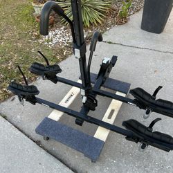 Thule's Stinger Swinger  Hitch Mount bike Rack . LIKE NEW