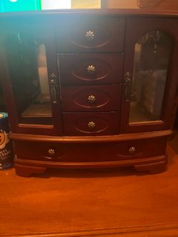 Wooden jewelry box