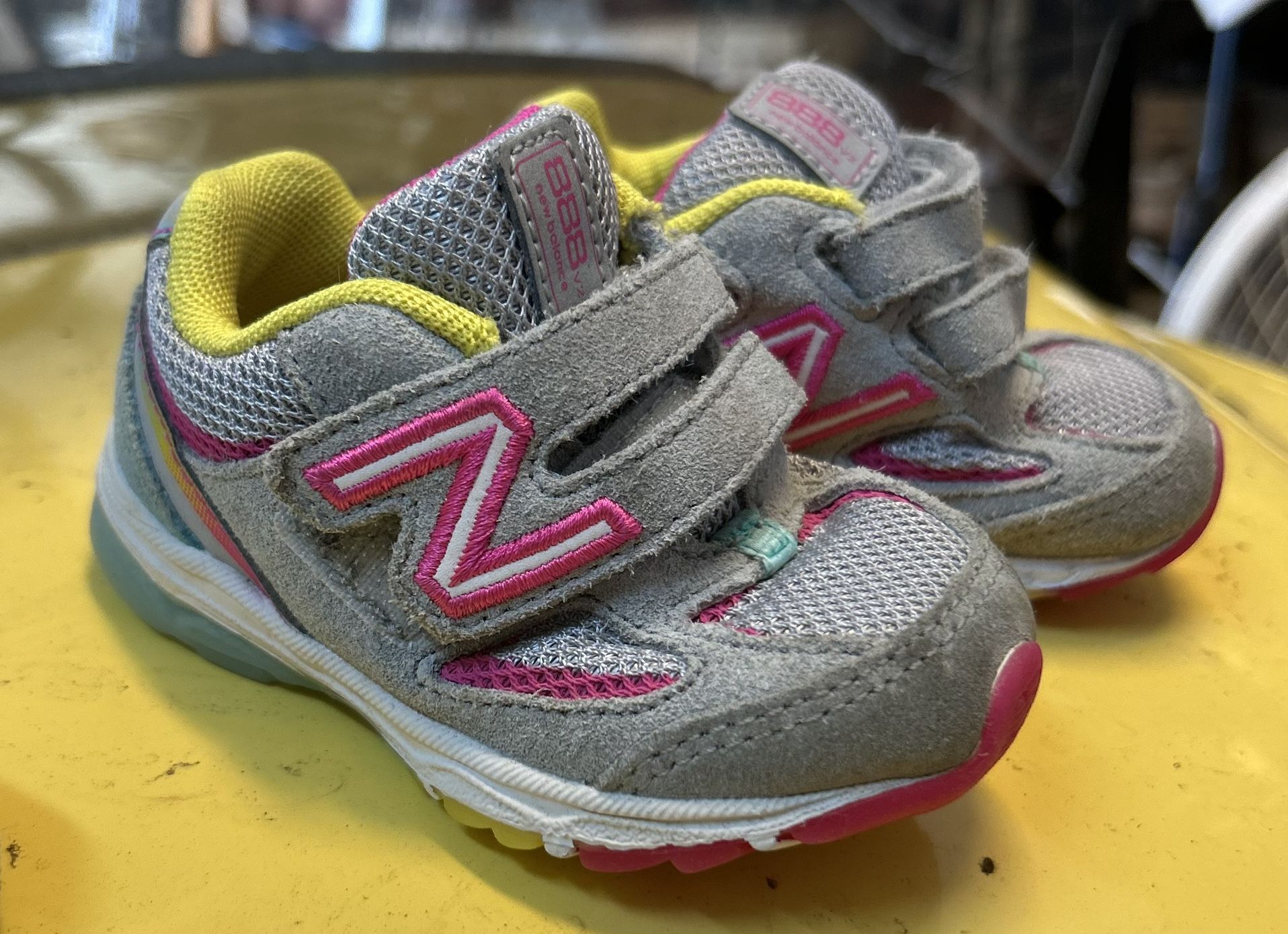 New Balance Infant sneakers 888v2 Sz 4