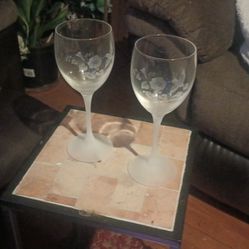 2 Charming Avon Etched Hummingbird Wine Glasses Crystal  Wedding Bird 
