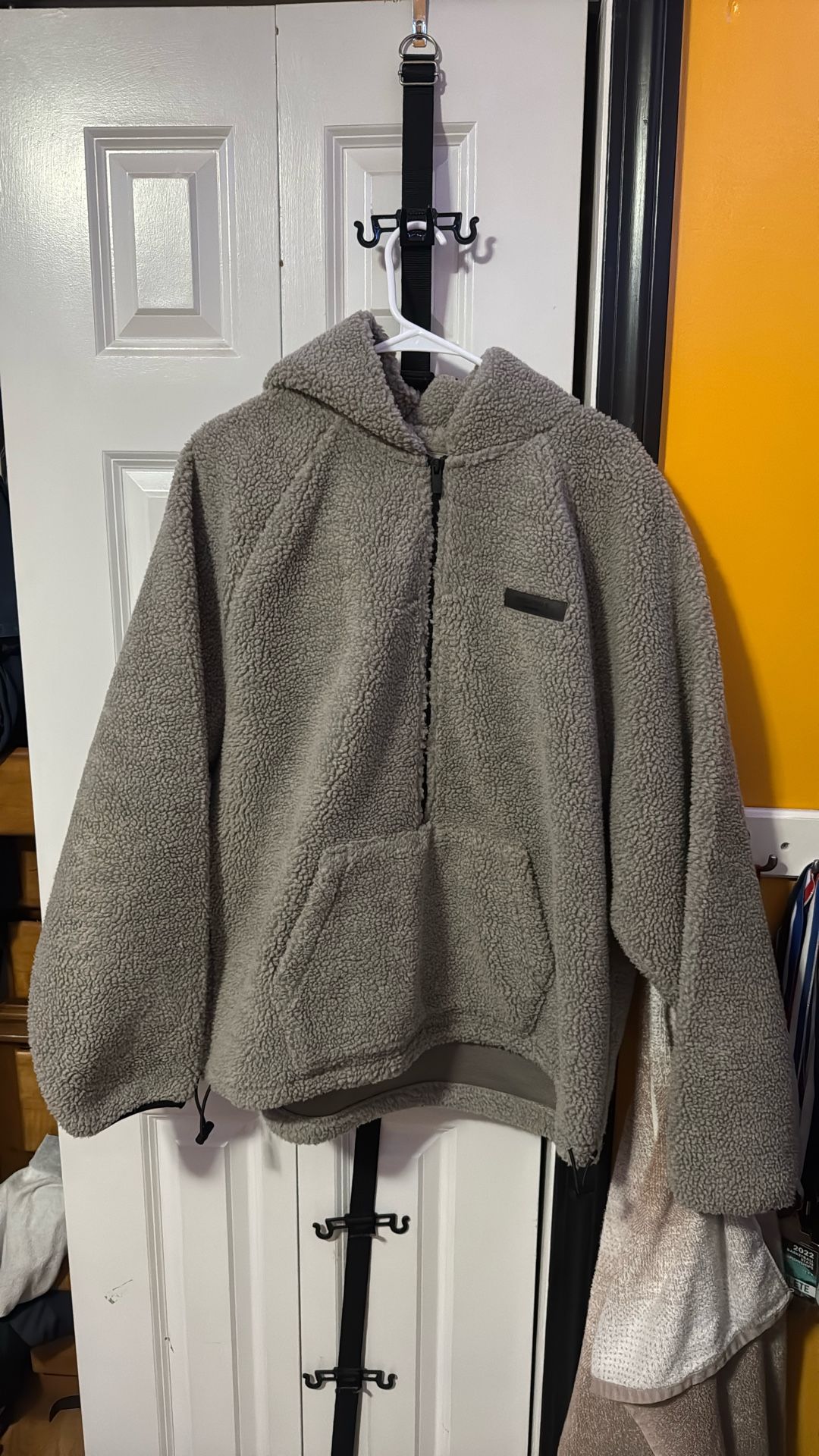 Fear of God Essentials Polar Fleece ‘dark oatmeal’ (dark gray)