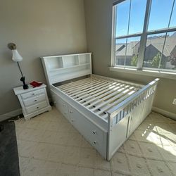 Bed With Drawers 