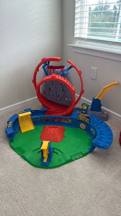 Hot Wheels Monster Trucks Arena Play Set
