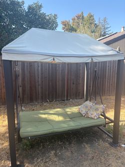 Backyard reclineable bed / swing