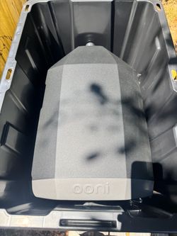 Ooni Koda 12in pizza oven w/ full propane tank