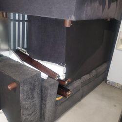 Tengo estos 2sJuegos de sala completos nesecito venderlos promto.