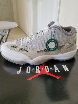 BRAND NEW JORDAN 11 RETRO LOW IE SIZE 9.5 IN BOX