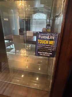 Thomasville China/curio cabinet in walnut