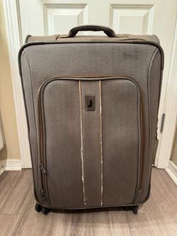 London Fog Travel Suitcase with Wheels 27x17x12-13”