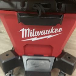 Milwaukee M18 FUEL 6 Gallon Wet/Dry Vacuum 