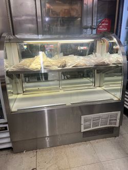 Pastry/Deli, Commercial Curved Glass Refrigerated Display Case