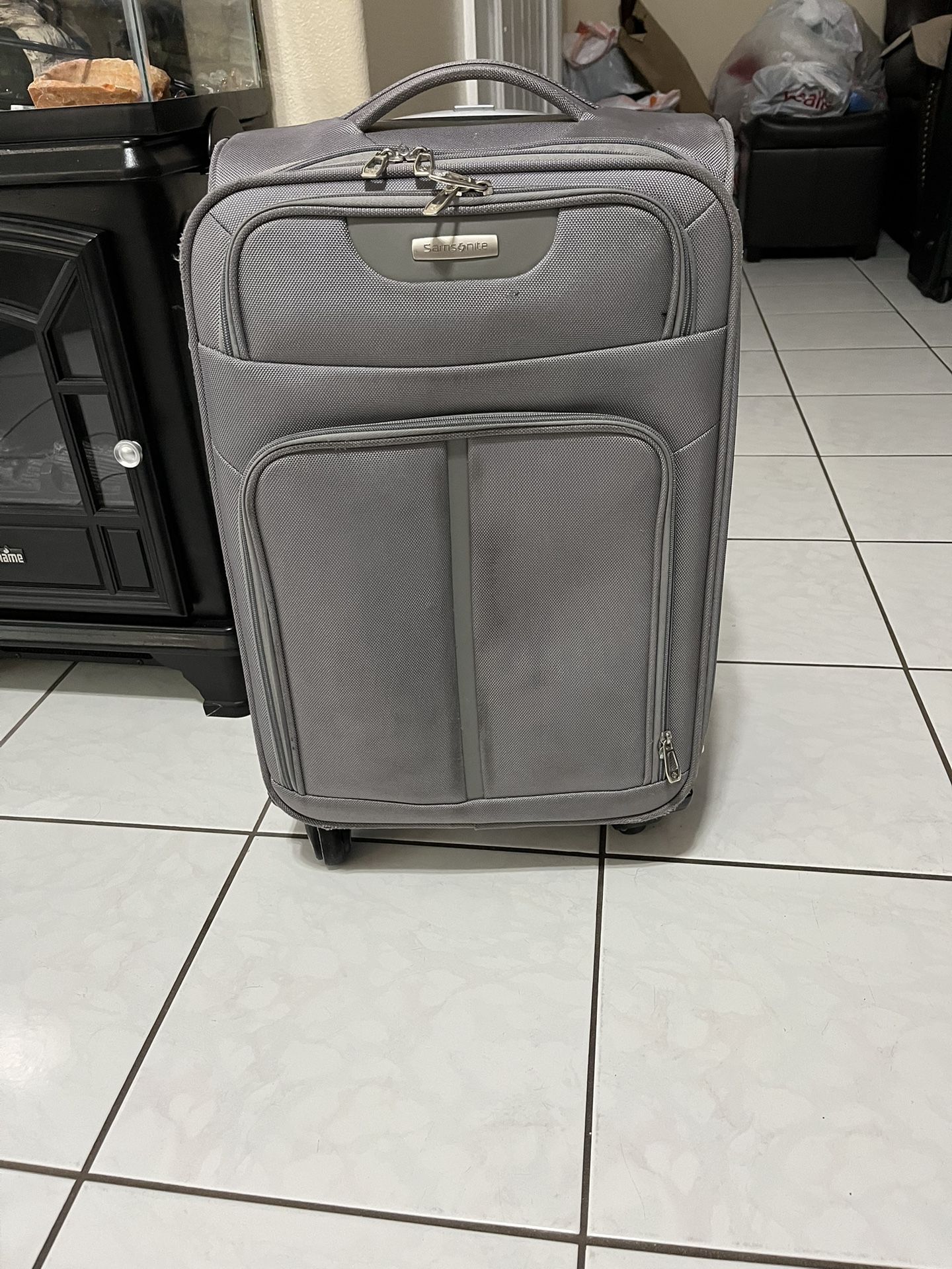 Very clean and in good condition suitcase. It measures 23 inches high, 14 inches wide, and 8 inches deep. It has 4 wheels.