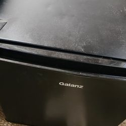 Galanz 1.7 Cu ft Single Door Mini Fridge