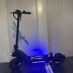 Dual-motor dual-battery high-speed electric scooter