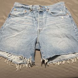 Women Levi’s Short Jeans  size 31