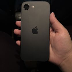 iPhone 16e