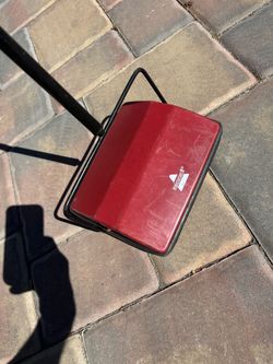 BISSEL CARPET SND FLOOR SWEEPER