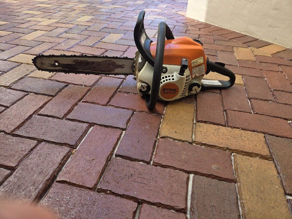 Stihl MS 211 C Chain Saw With Case