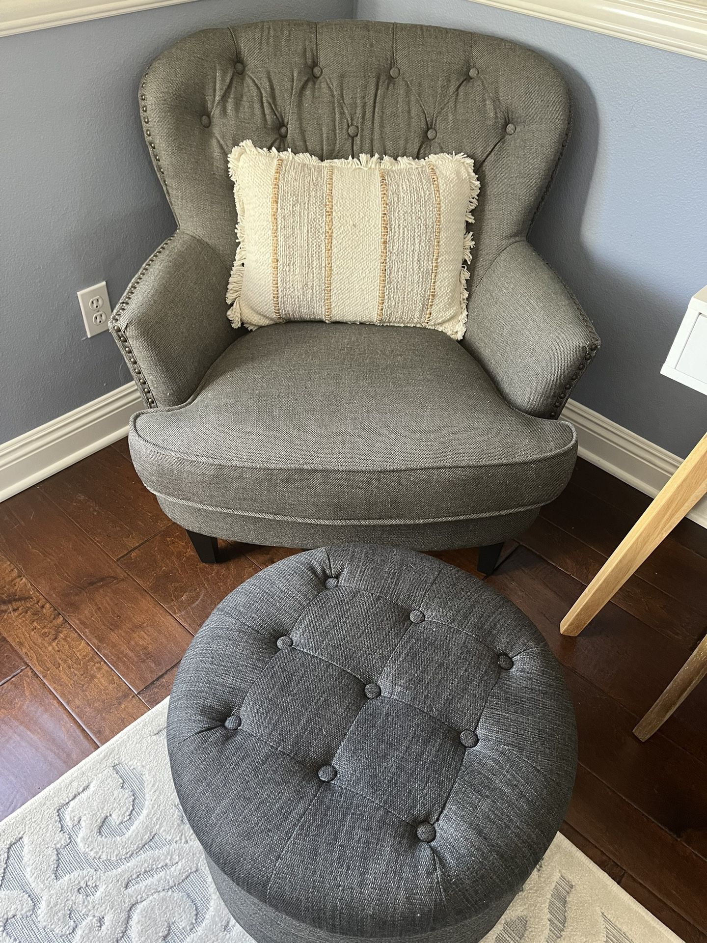 Chair With ottoman