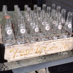 20 Vintage Brownie Chocolate Beverage 10 Oz Bottles With Vintage 7 Up Wooden Case 