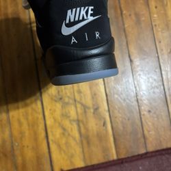 200$ With Box And Black Laces