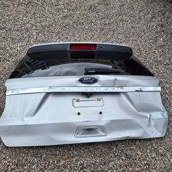 2017 Explorer Xlt Tail Gate Door Damaged