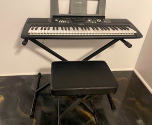 Yamaha EZ-220 Keyboard 