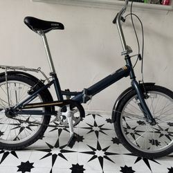 Schwinn Hinge Folding Bike. Near perfect condition.