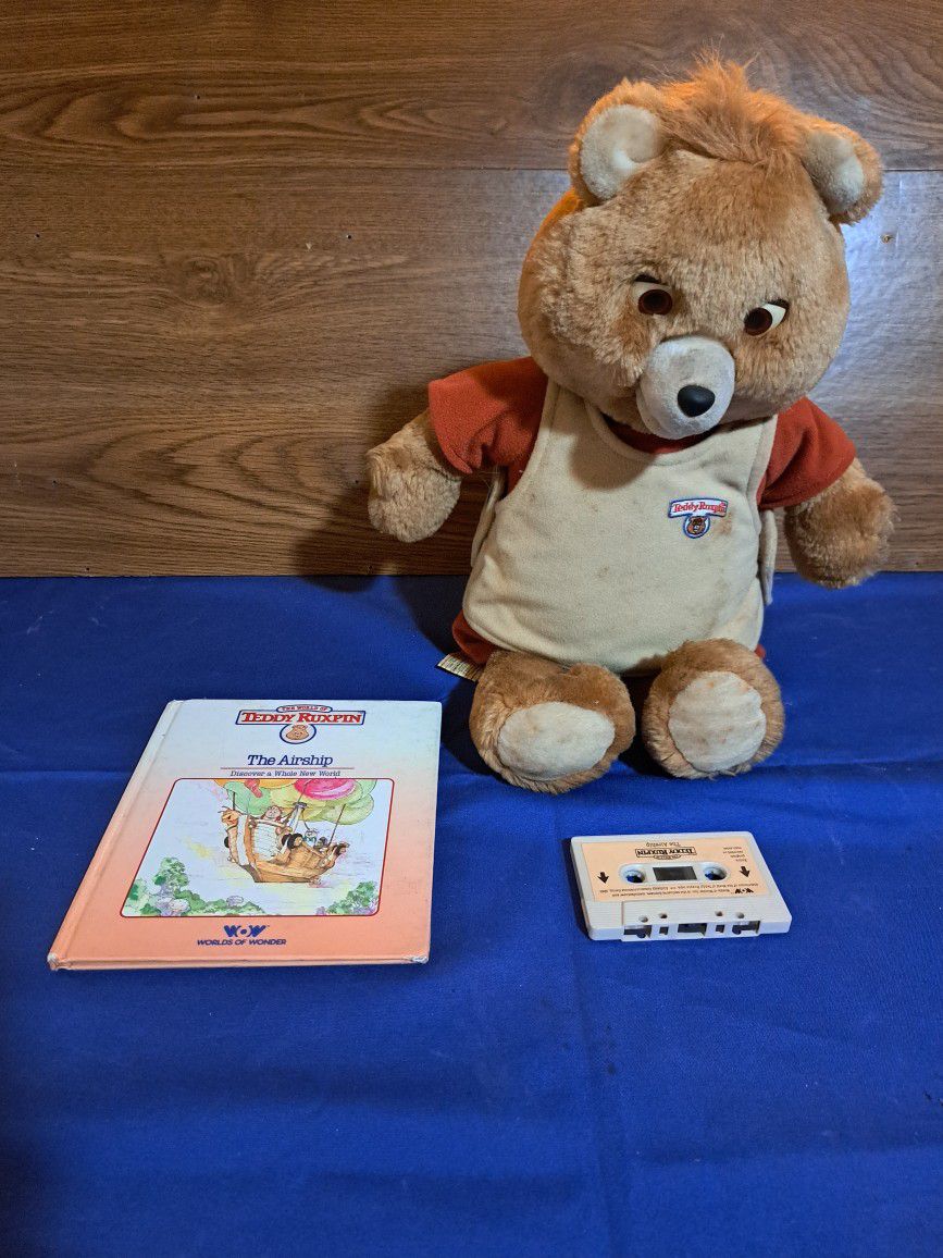 1985 Teddy Ruxpin Bear With Book And Cassette 