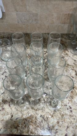12 Champagne flutes