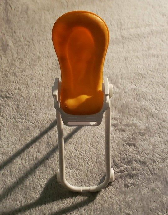 Vintage 2017 Barbie Highchair. Folds flat for easy storage. Orange & White. I bundle so please check out my other Barbie and numerous items listed.