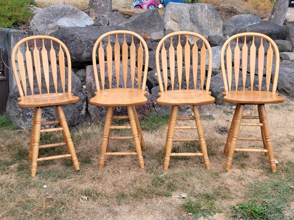 4 Wooden Swivel Bar Stools, Seat Height 25", Total Height Is 45", Very Good Condition 