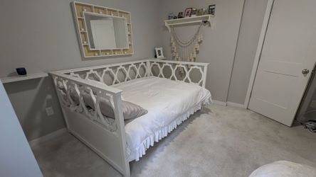 Pottery Barn Teen Full Elsie Daybed
