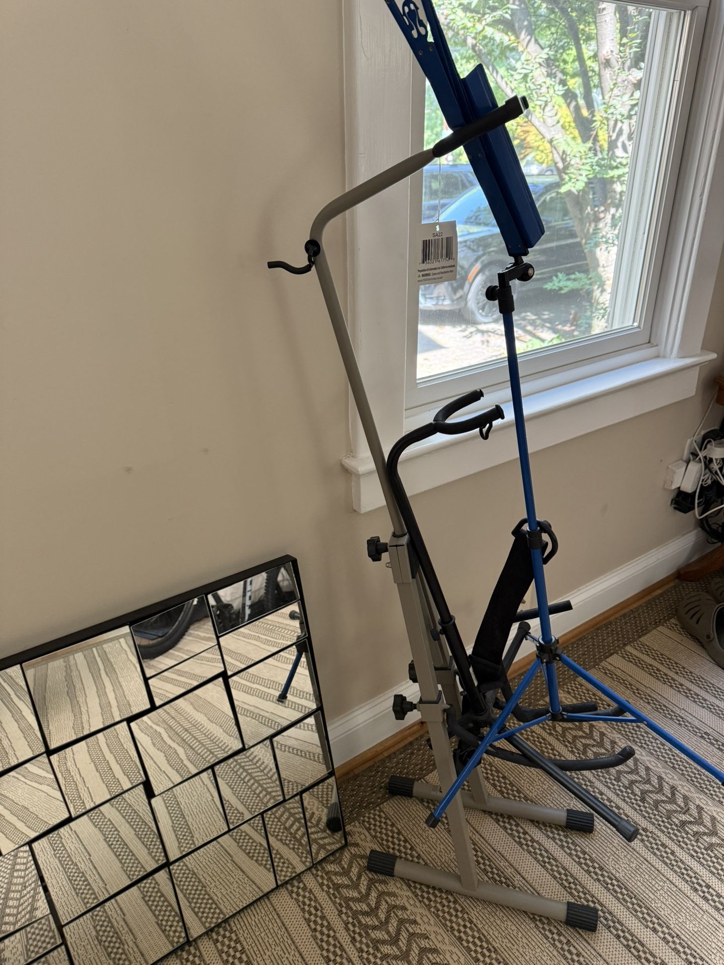 Chelo and Music Stand