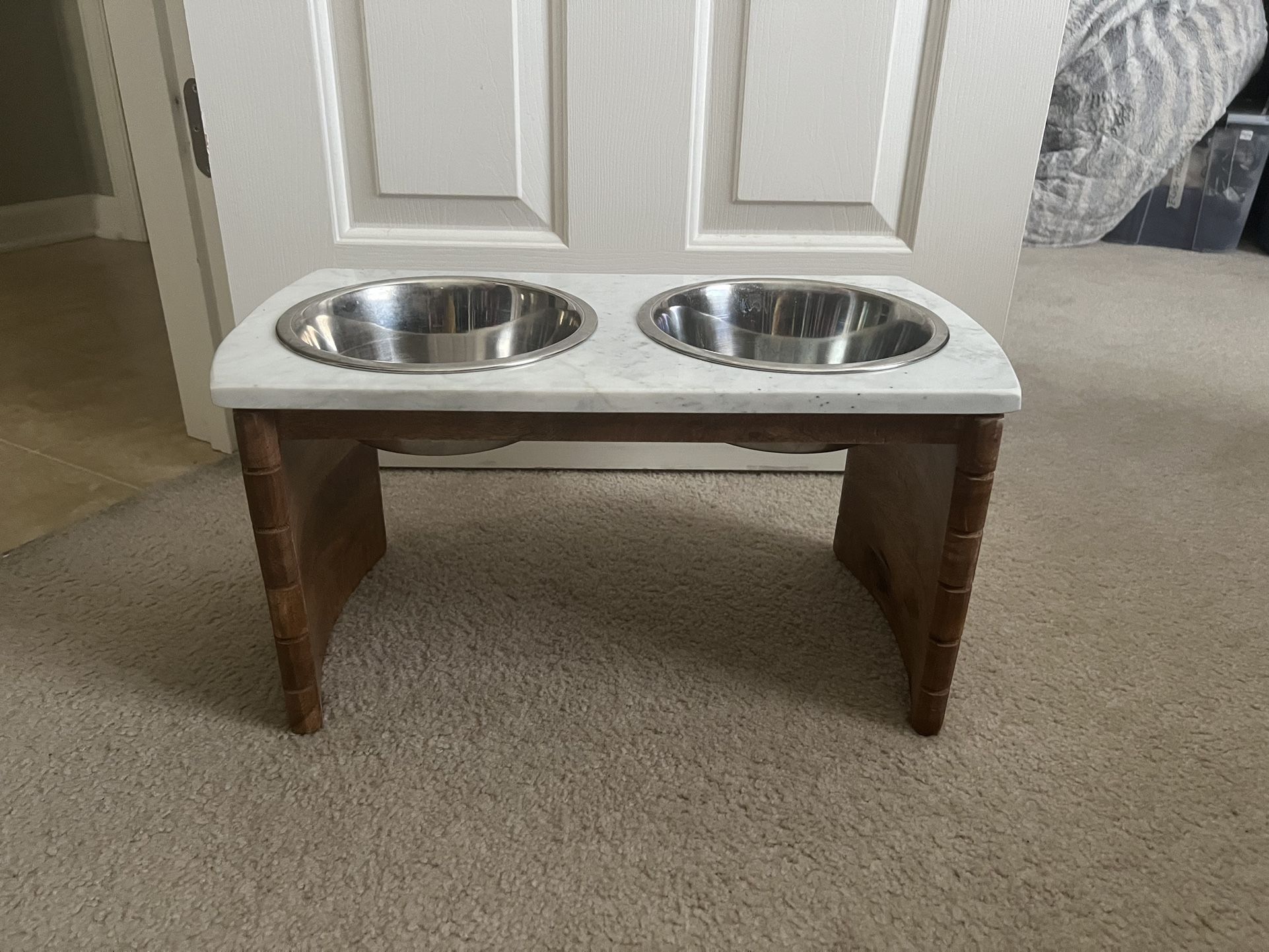 Elevated Dog Feeder