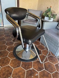 Barber chair / stylist chair