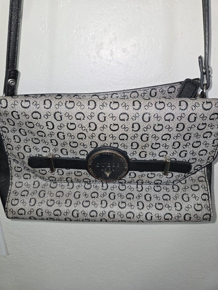 Guess Purse Great Condition $8.00