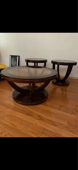 Coffee table with 2 end tables