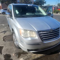 2008 Chrysler Town & Country