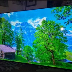 70" Vizio chromcast smart tv streaming apps 4k great condition like new.  Still have the legs.  Great Quality Pic No Scratch 