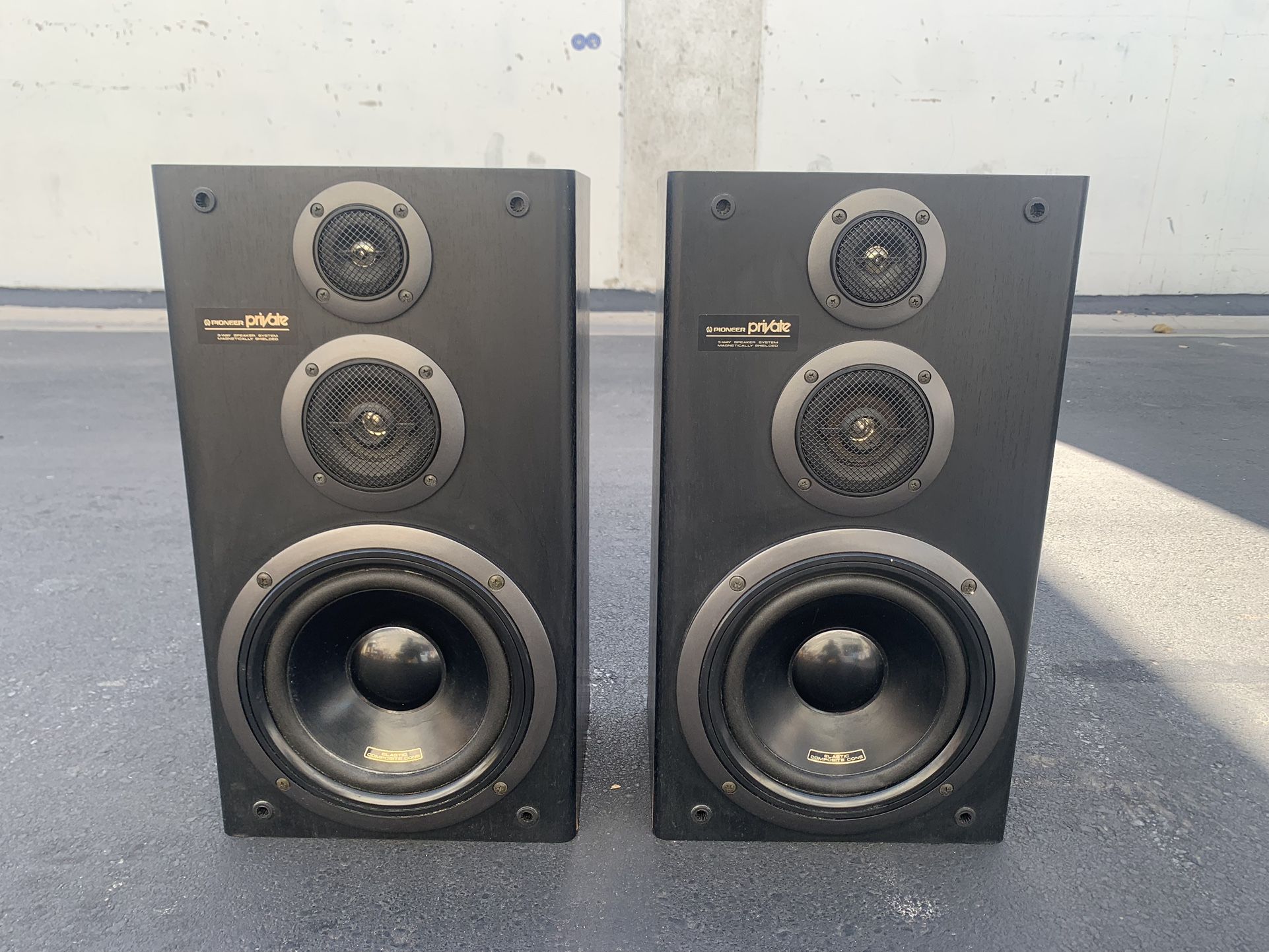 Pair Pioneer S-Z82V Speakers Good Condition for Sale in