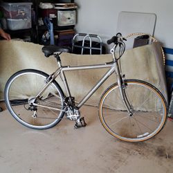 Trek 7600 Multitrack Hybrid Bicycle  21" Aluminum Frame