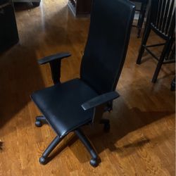 Black office chair