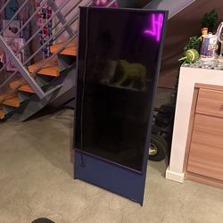 Samsung Sero Rotating TV PICKUP ASAP