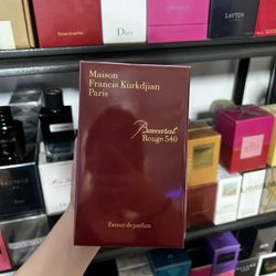 Brand new men and female perfumes and Cologne for sale bulk and singles available sample available to smell✅ full size 