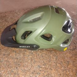 Oakley Mountain Bike Helmet 
