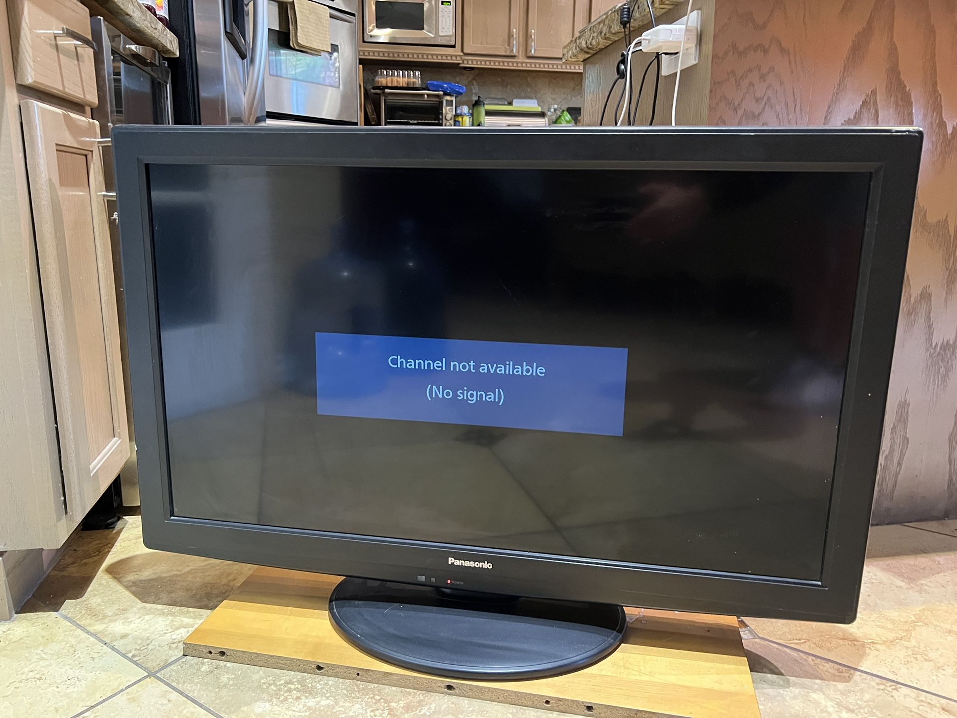 Panasonic LCD TV th-37lru30 37”