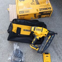 Exclusive

DEWALT
20V MAX XR 16-Gauge Electric Cordless Angled Finishing Nailer Kit